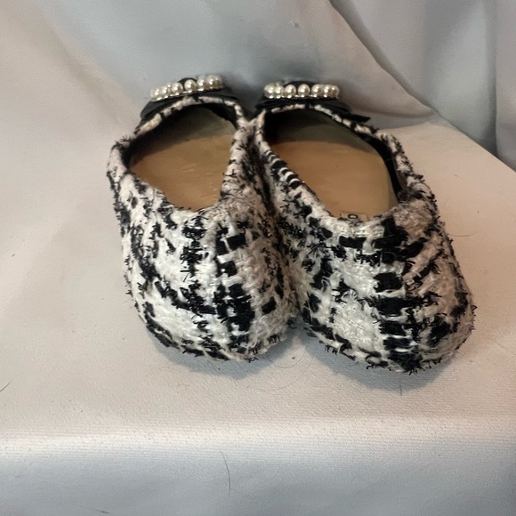 Karl Lagerfeld Elegant Black and White Tweed Flats with Pearl Detail - Picture 5 of 7